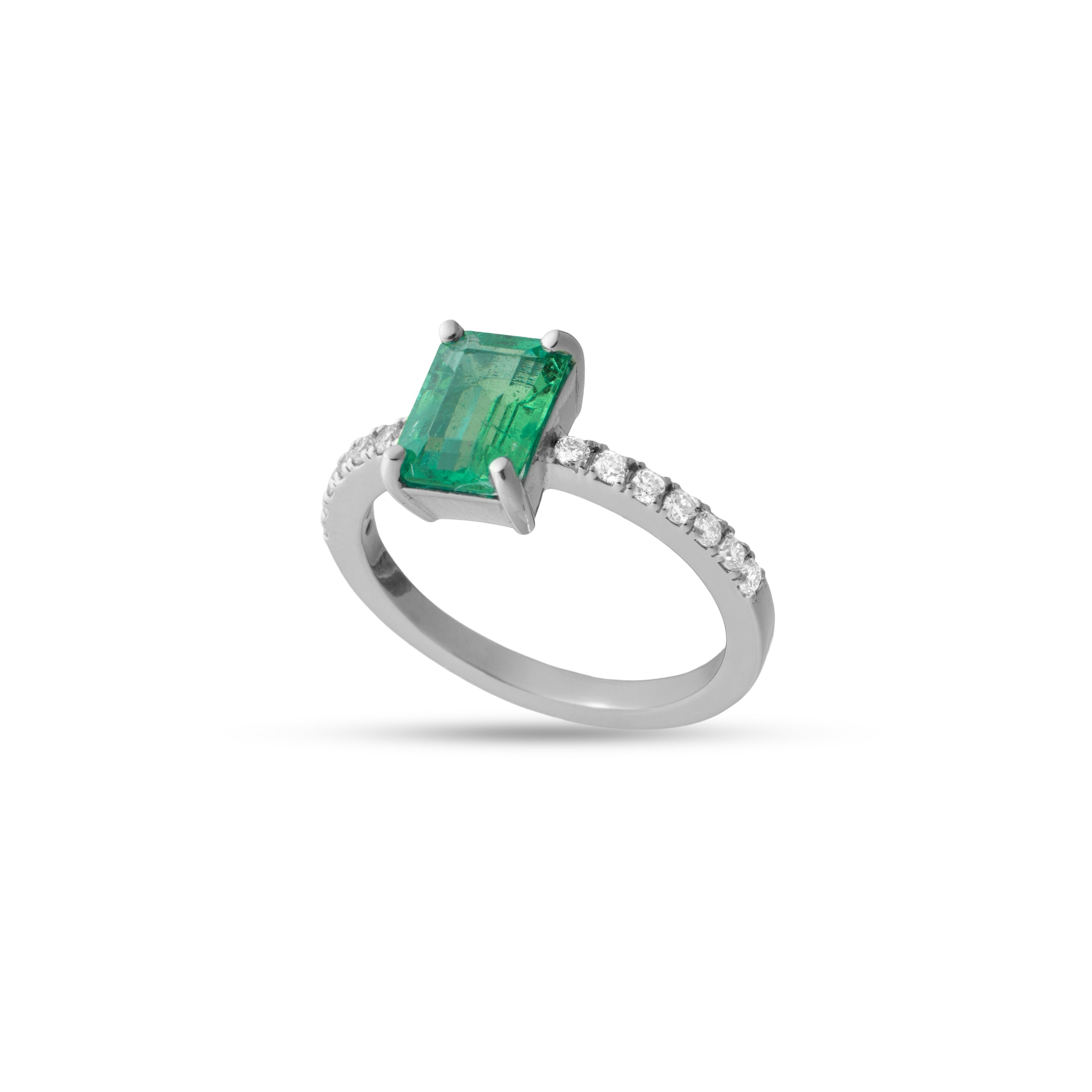 EMERALD & DIAMOND RING